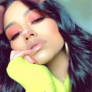 Meet your Posher, Yaneth